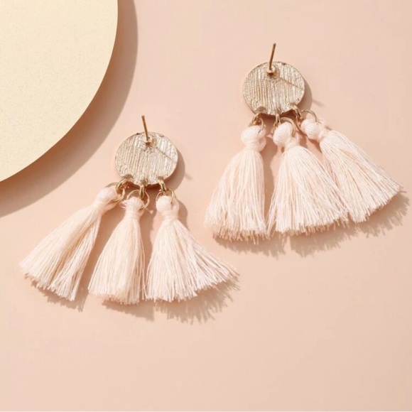 📂 Bohemian Fringed Earrings - Picture 2 of 3